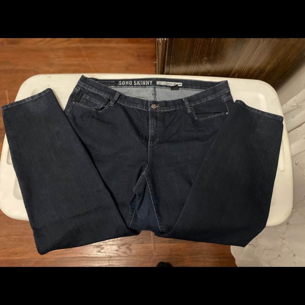 Women’s DKNY skinny Jeans 20W Dark Wash EUC